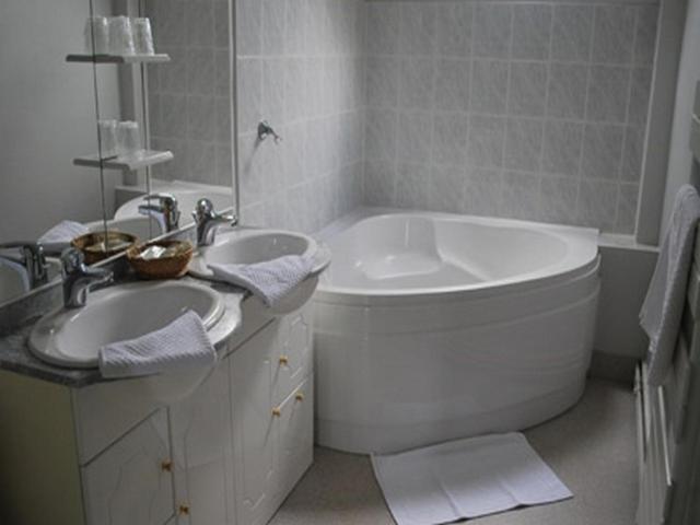 Logis Hotel & Restaurant - Le Normandie Caudebec-en-Caux Quarto foto
